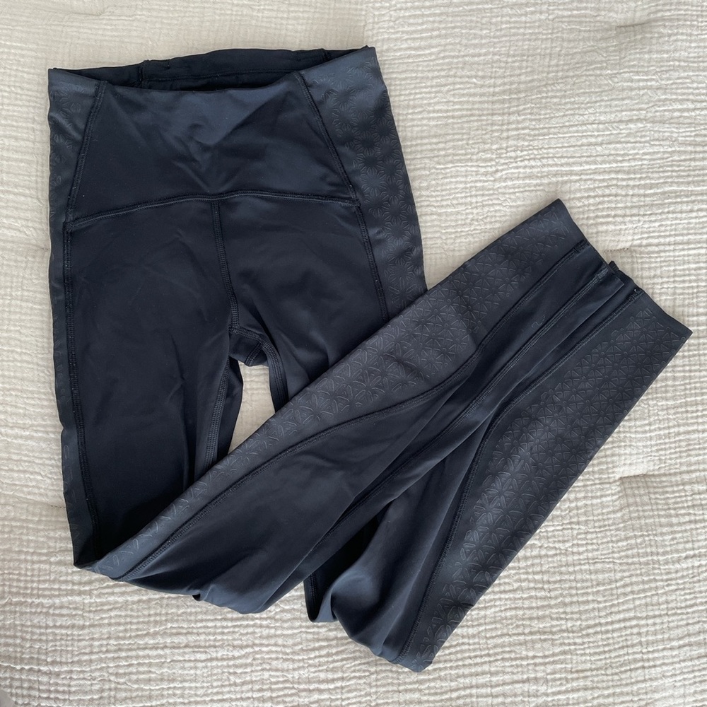 Lululemon leggings. Size 2. Black. Great condition